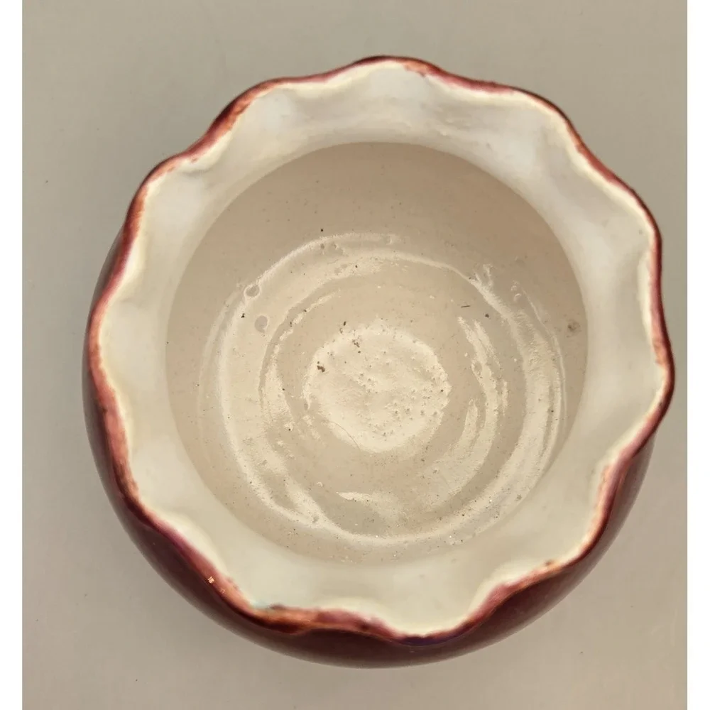 Small Vase Reddish Brown Round With Ruffled Edge‎